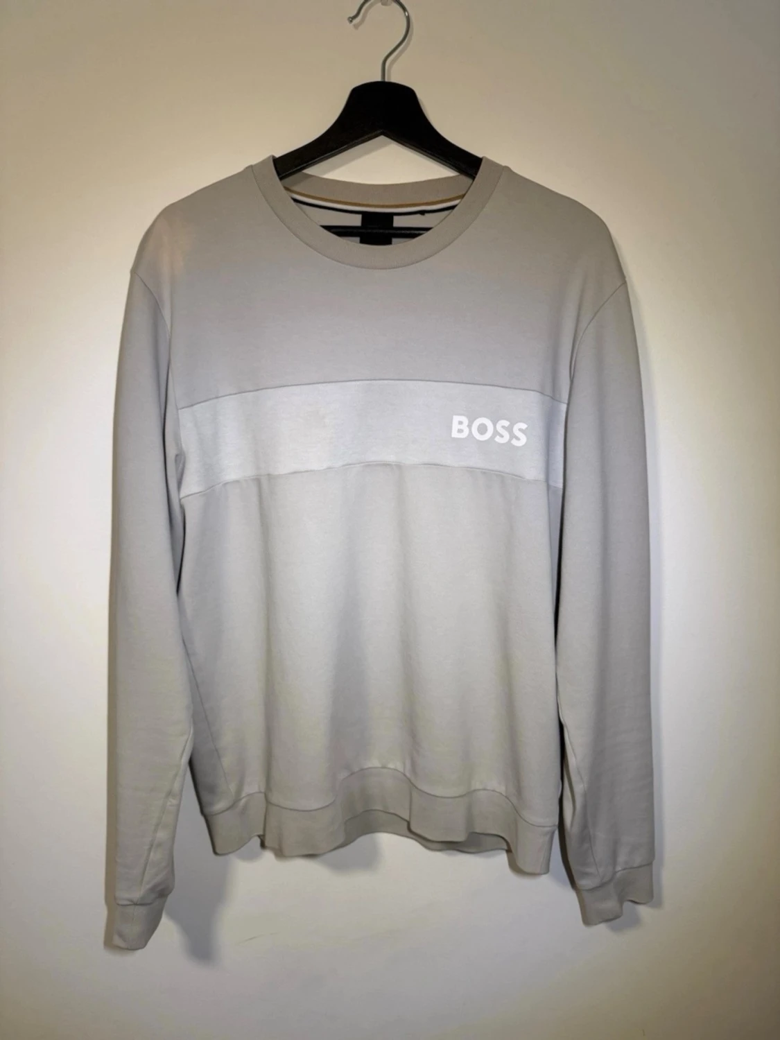 Ljusgrå tröja från BOSS