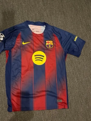 FC Barcelona - Barca tröja i storlek S helt ny
