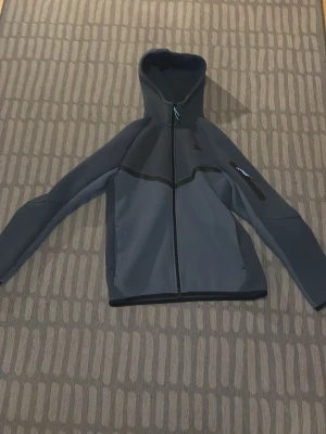 Blå Nike tech - Blå Nike tech.                                                                    PRIS KAN DISKUTERAS!!!!