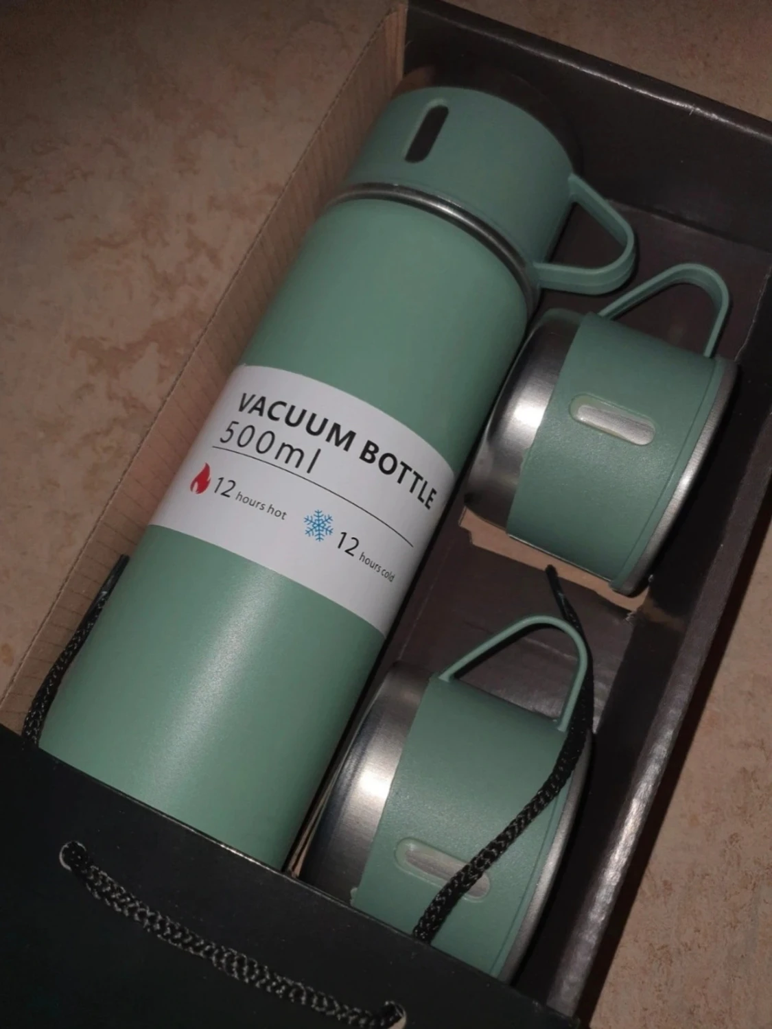 Grönt termosset med två muggar - 1