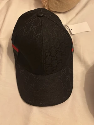 En fin svart rutig keps - Fin keps