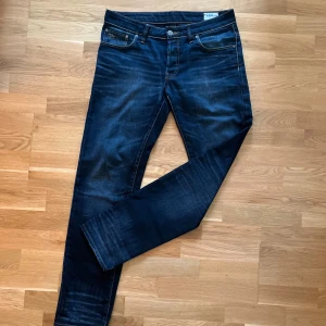 G-STAR Raw Jeans - Snygga G-Star Raw jeans, modell 3301. Nypris:1299 Mitt pris:499🙌Just denna färgen tillverkas inte längre. Jeansen har inga defekter och bara används ett par fåtal gånger. Skriv för fler frågor eller bilder😃 