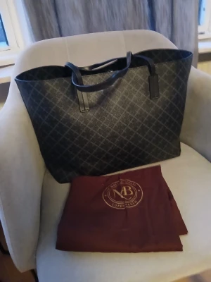 By Malene Birger  - Fint använd skick. Dustbag medföljer 