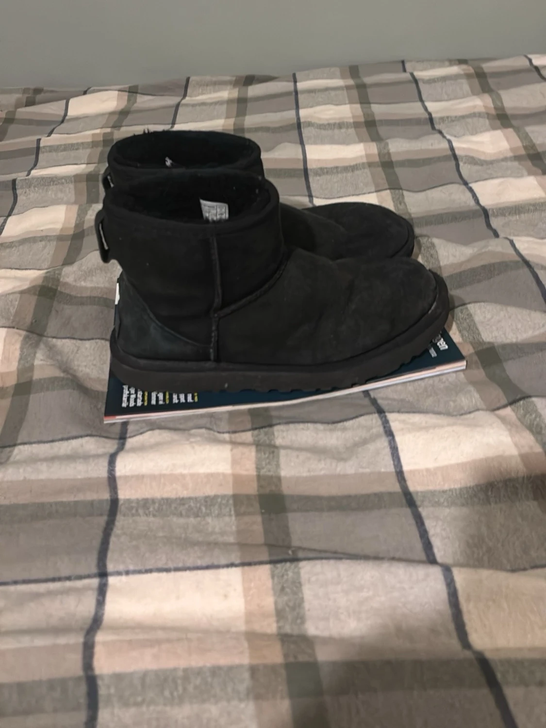 Svarta UGG tofflor i mocka