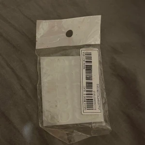 Transparenta press-on klsiter - För de som ej vill använda lim vid applicering av naglar. Ca 10 ark.