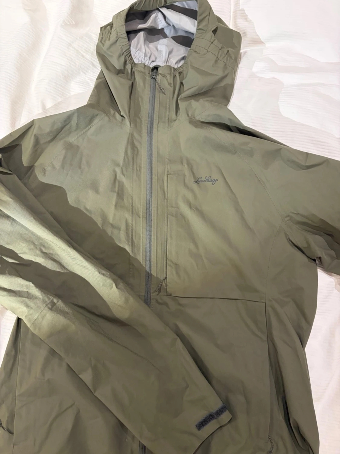 Lundhags grön regnjacka med huva