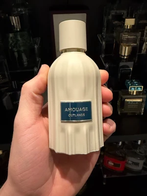 Amouage Outlands parfymprover/samples/splittar - Säljer samples av denna sjuka doft. 2ml: 129kr | 3ml: 189kr | 5ml: 289kr | 10ml: 529kr |