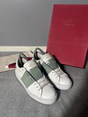 Valentino Garavani skor - Valentino Garavani Open skor storlek 36,5 sulans mått: 24cm 📏 mycket fint skick, allt original medföljer!