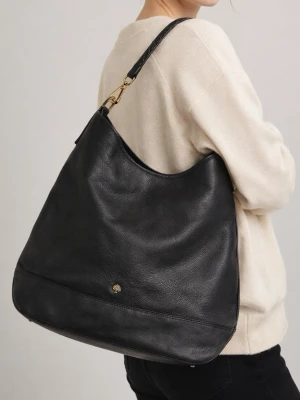 Mulberry väska - Mulberry somerset hobo väska köpt 2015 på en vintage butik i Paris🌸 Vet inte vad modellen på väskan heter men otroligt fin och rymlig. Inga skador eller slitningar