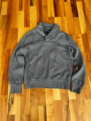 Ralph Lauren tröja - Ralph Lauren tröja i storlek S, kom gärna med bud!