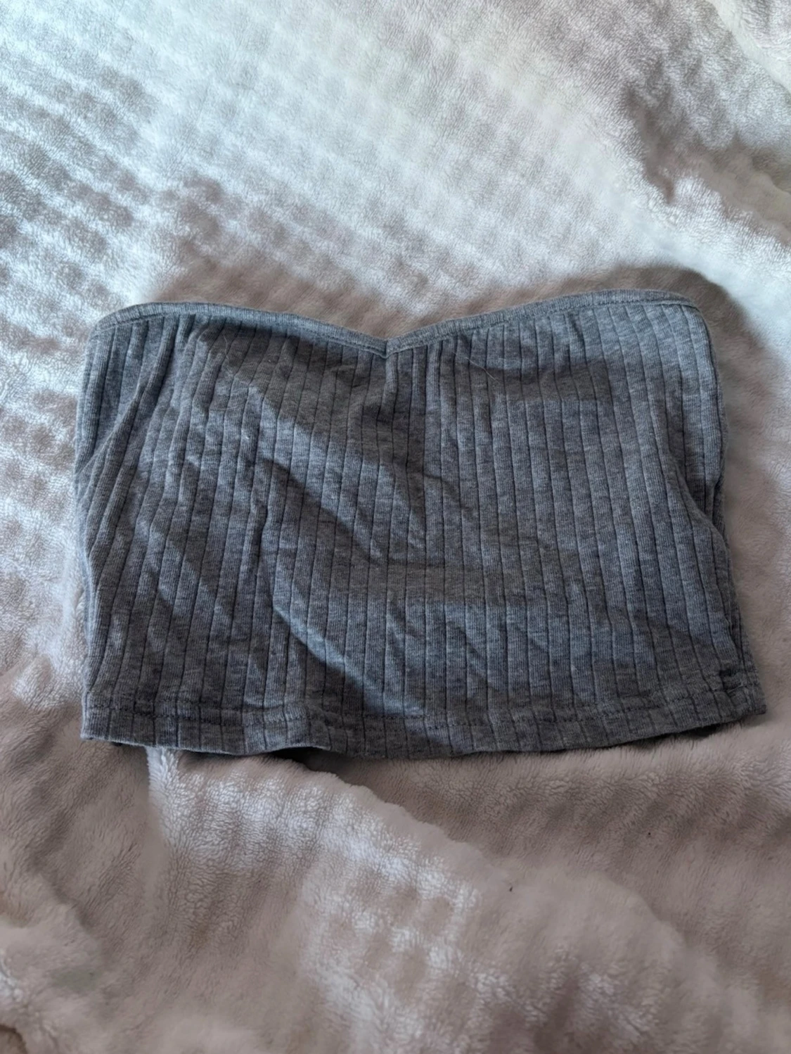 Grå ribbad bandeau tubtopp