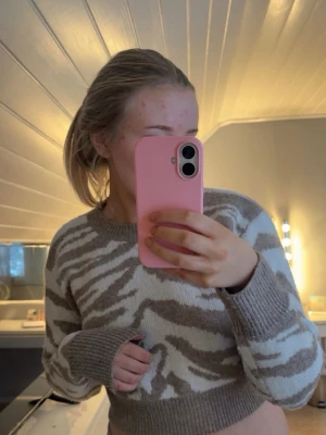 Tröja från Shein - Jättemysig tröja från shein , inte mycket använd ❣️