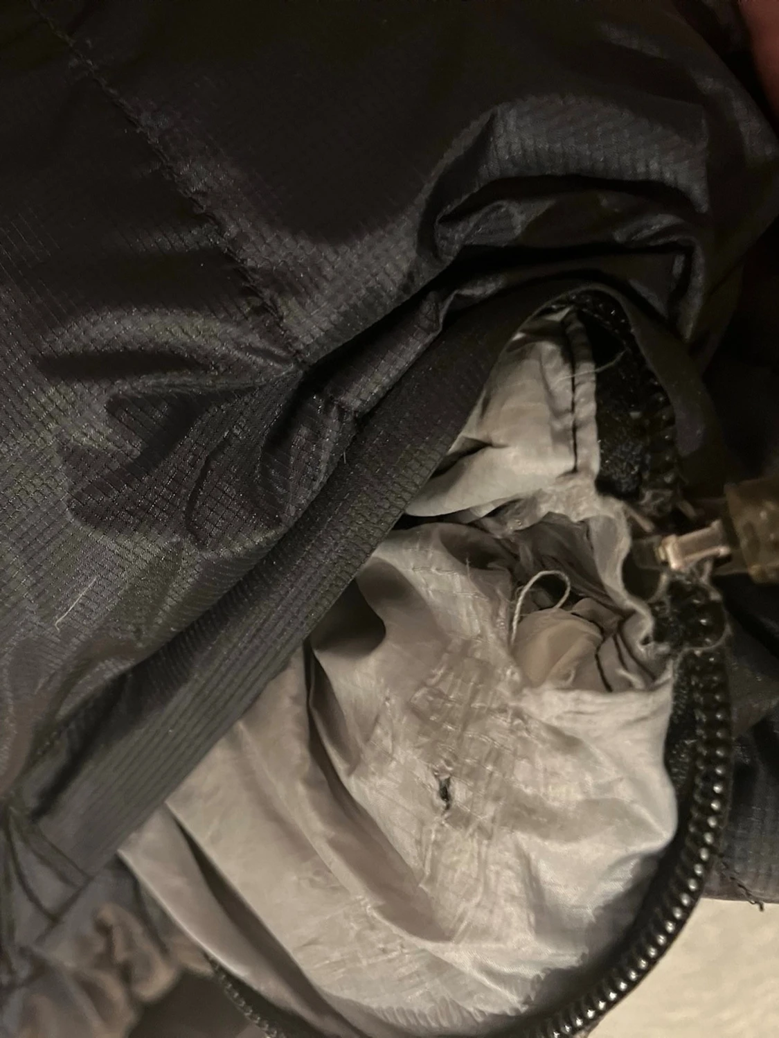 Svart Mountain Hardwear dunjacka - 6