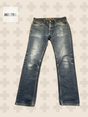 Vintage Levi’s 501 – Amazing Natural Fades – 2010 Edition - pair of vintage Levi’s from 2010 with incredible natural fades and character. Perfect ”Snus Fade” and ”Wallet Fade”These have been worn in perfectly to achieve a unique look that only comes with time. Classic straight-leg fit and sturdy denim quality.                                   Feel free to message me if you have any questions!  Size on tag: W33 / L32 • Waist: 41.5 cm • Thigh: 28 cm • Inseam: 79 cm • Total Length: 105cm • Leg Opening: 19.5 cm 