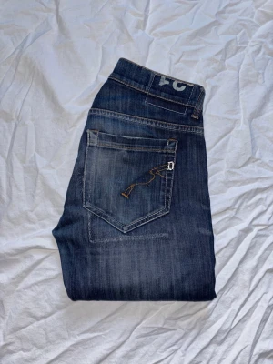 Dondup jeans - ✦ Dondup-jeans 👖 ✦ Hög kvalitet 💎 ✦ Bekväm passform ✅ ✦ Snabb frakt 🚚 ✦ Frågor eller fler bilder? Skriv 📩
