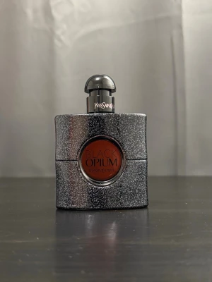 Yves Saint Laurent Black Opium parfym - Som ny
