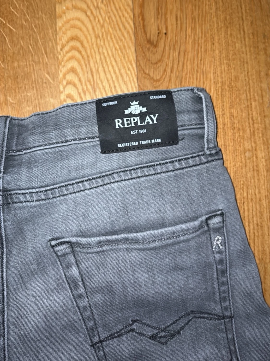 Grå raka jeans - 3
