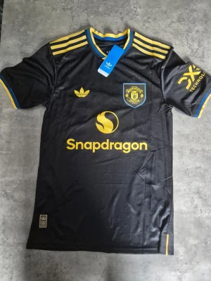 Manchester United jersey  - Manchester United jersey cunha 10 storlek M 