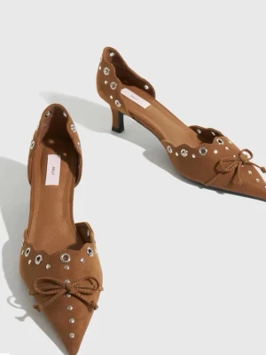 Klackskor - Säljer mina supersnygga klackskor från Nelly då dom tyvärr är för stora för mig. Aldrig använda💞