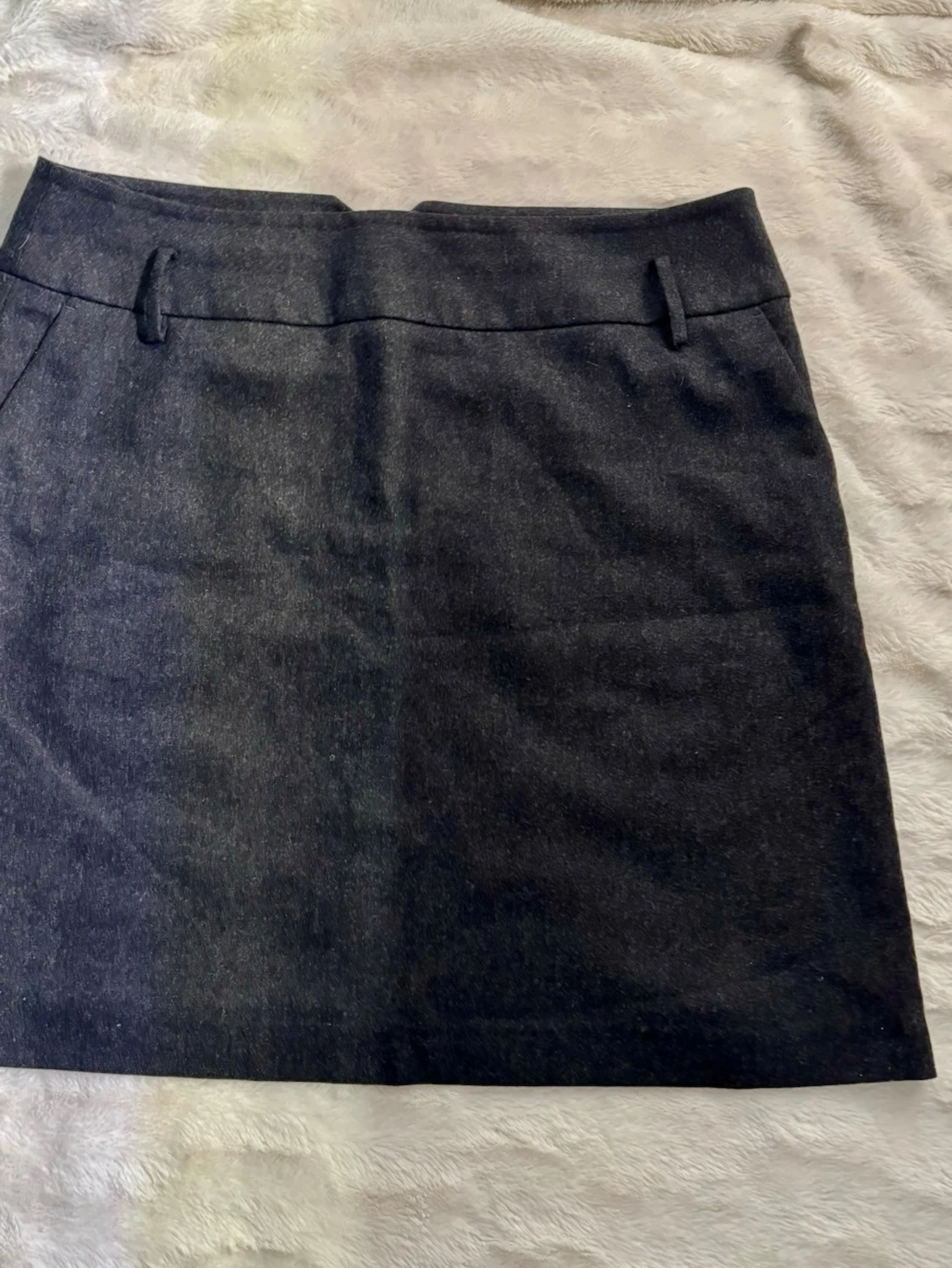 Mörkgrå kortkjol med fickor. Marc O’Polo