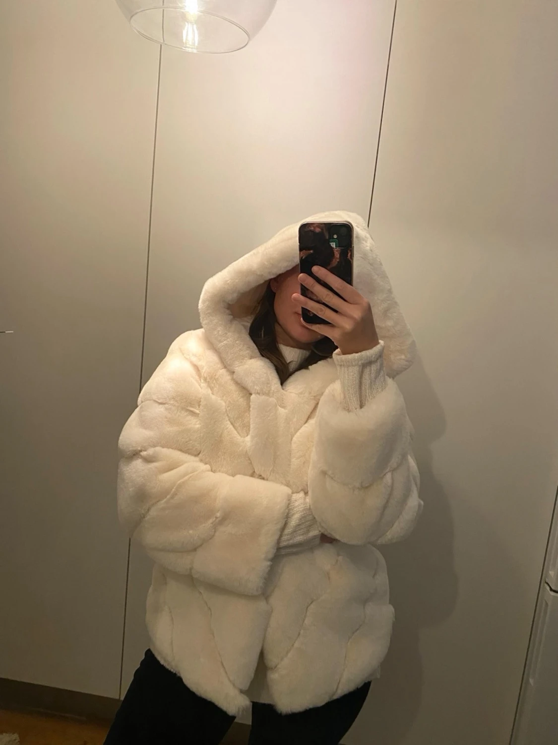 Vit pälsjacka med huva - 1