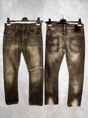 Vintage Jack and Jones Jeans - Vintage Jack and Jones Jeans i storlek i storlek W34/L32 men sitter W32-31/L32-31. Skick 8.5/10, fin tvätt och vintage stil med snygga slitningar. Pris 529 men kan diskuteras vid intresse. Fraktas samma dag!
