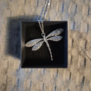 Silver halsband  - GRATIS GÅVA MED VARGE ORDER!! Supertrendig stockholmsstil tjejer, halsband silver. Vinter ring smycke. Gjord av stål, jag svarar och skickar alltid snabbt!