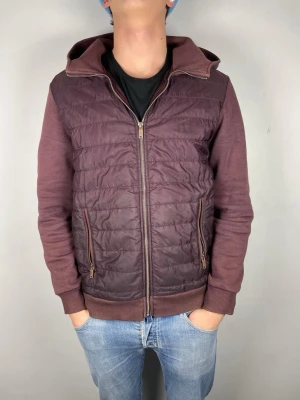 Reiss cardigan - Size M | Skick 7/10 | Modellen är 184, 74 kg | Hör av dig vid frågor!