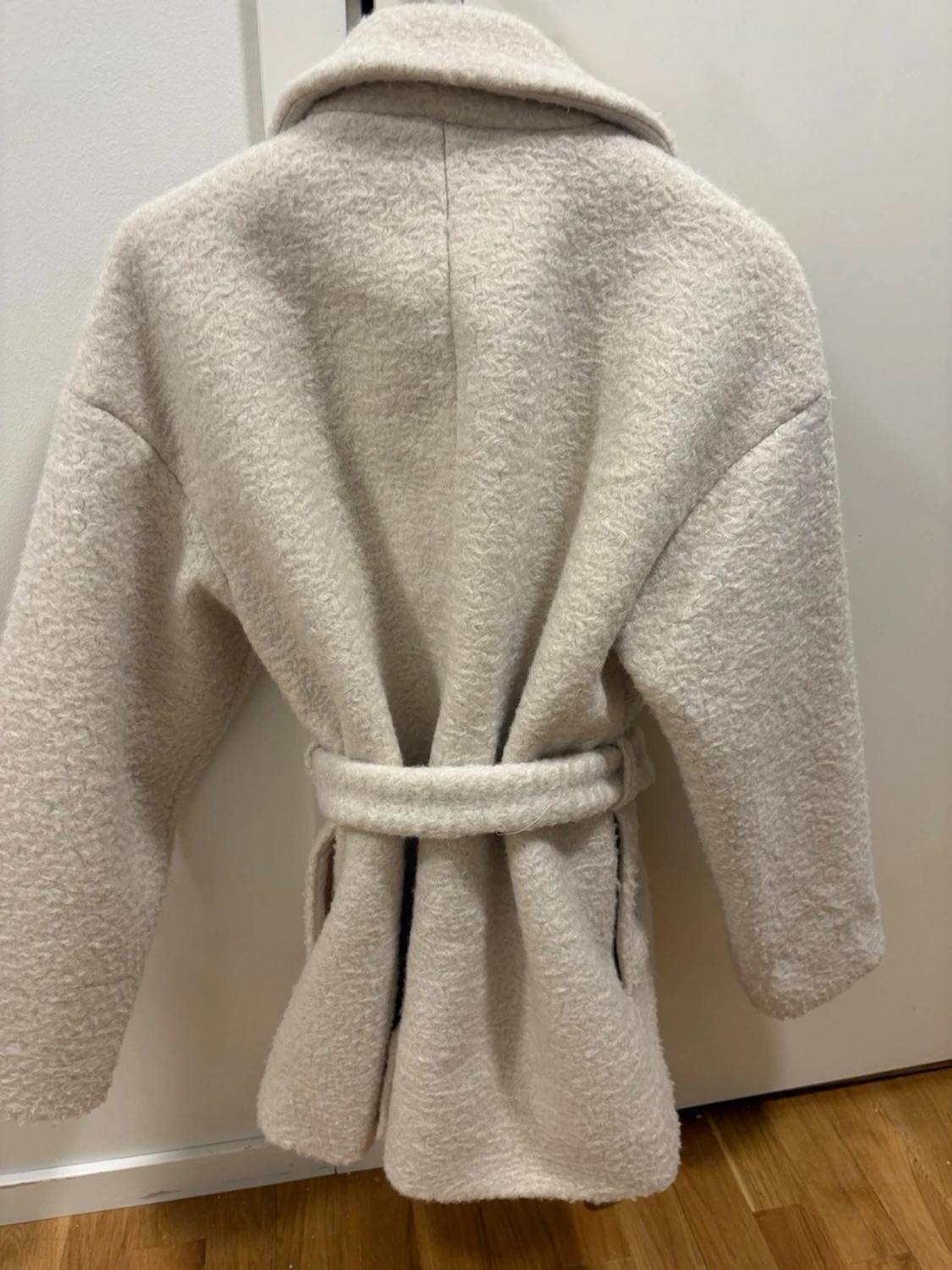 Krämvit teddy-kappa från Vero Moda - 1