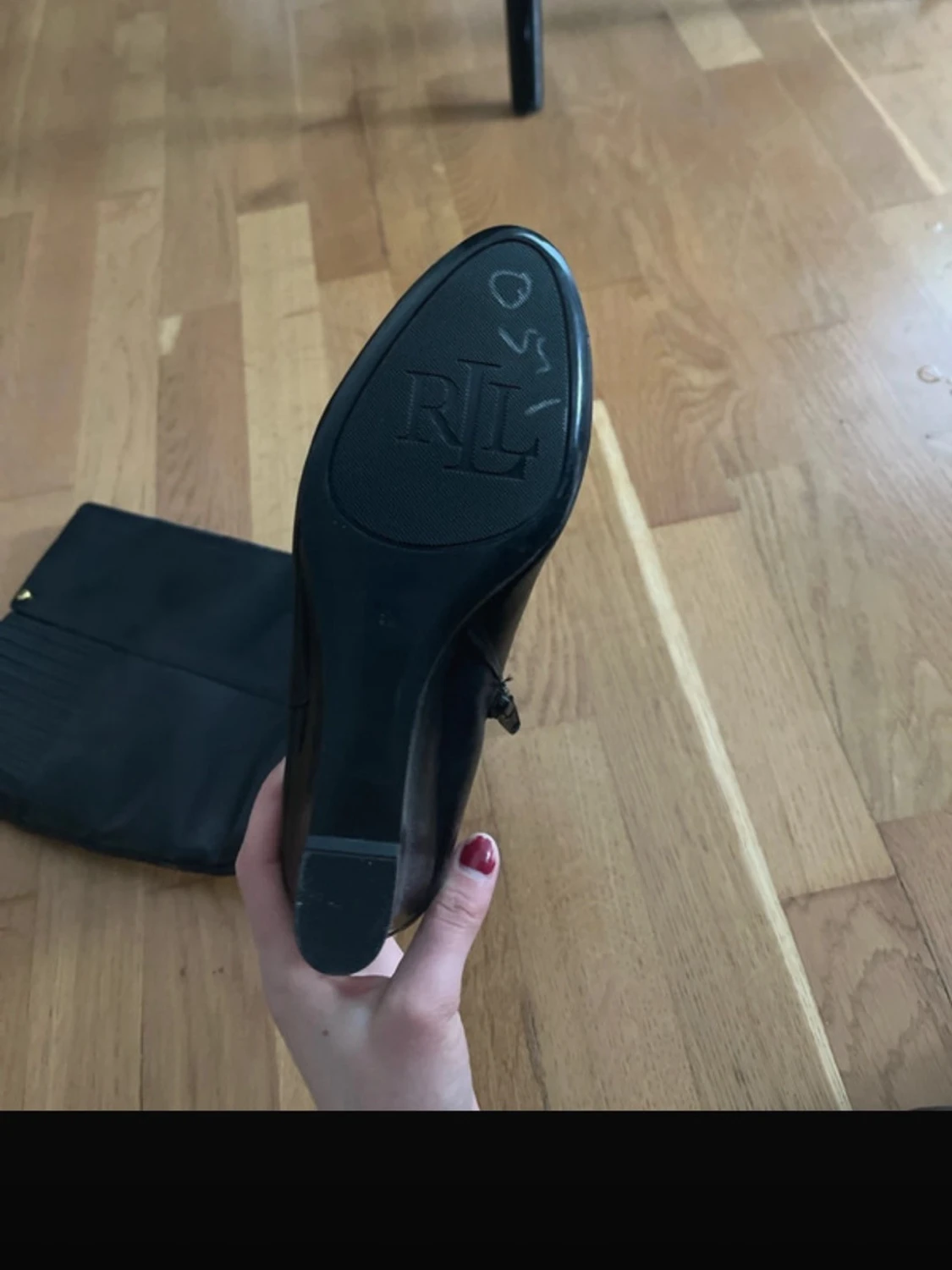 Svarta kilklackade stövlar  - 3