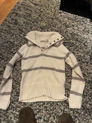 Ralph lauren kofta - As fet sällsynt stickad ralph lauren kofta i strl xs, hör av dig vid funderingar!🤩🙌