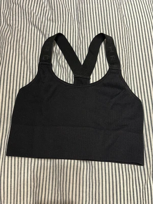 Sport bh från Röhnisch - Svart sport bh från Rönisch som inte heller kommer till användning längre. 