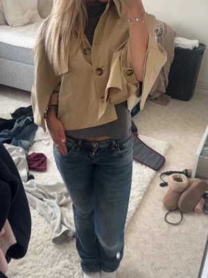 Blå LTB jeans, låg midja - Jätte fina låg midjade ltb Jens i modellen Valerie, storlek 24/30 i jätte fint skick!!💞