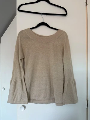 Beige stickad tröja - Begie stickad tröja med glitter 