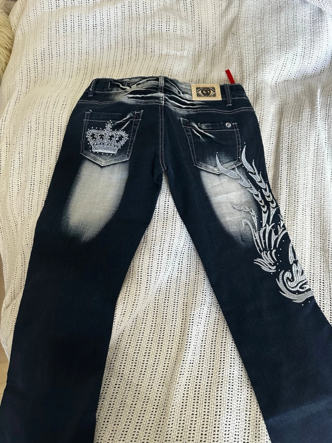 Mörkblå jeans med brodyr Crazy Age - 2
