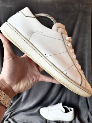 Saint Laurent SL/01 skor - Saint Laurent sl01 skor | orginalstorlek 41,5 sitter mer som 42, fråga om innermått vid osäkerhet |