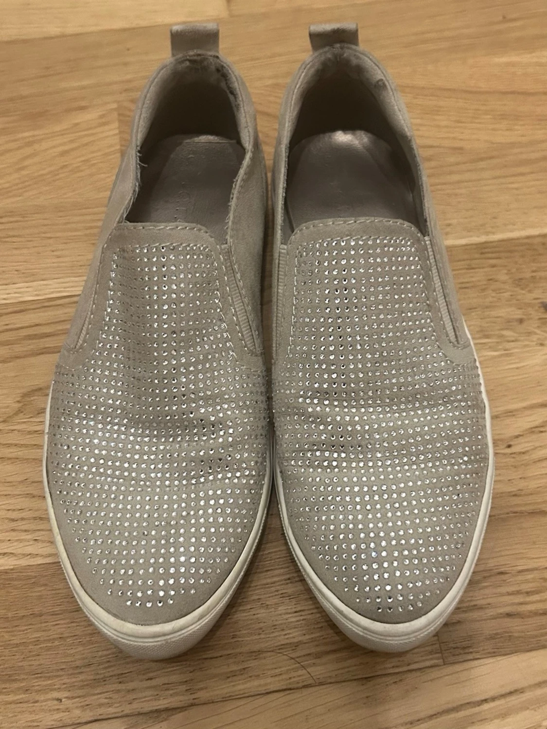 Grå slip-on sneakers med strass - 1
