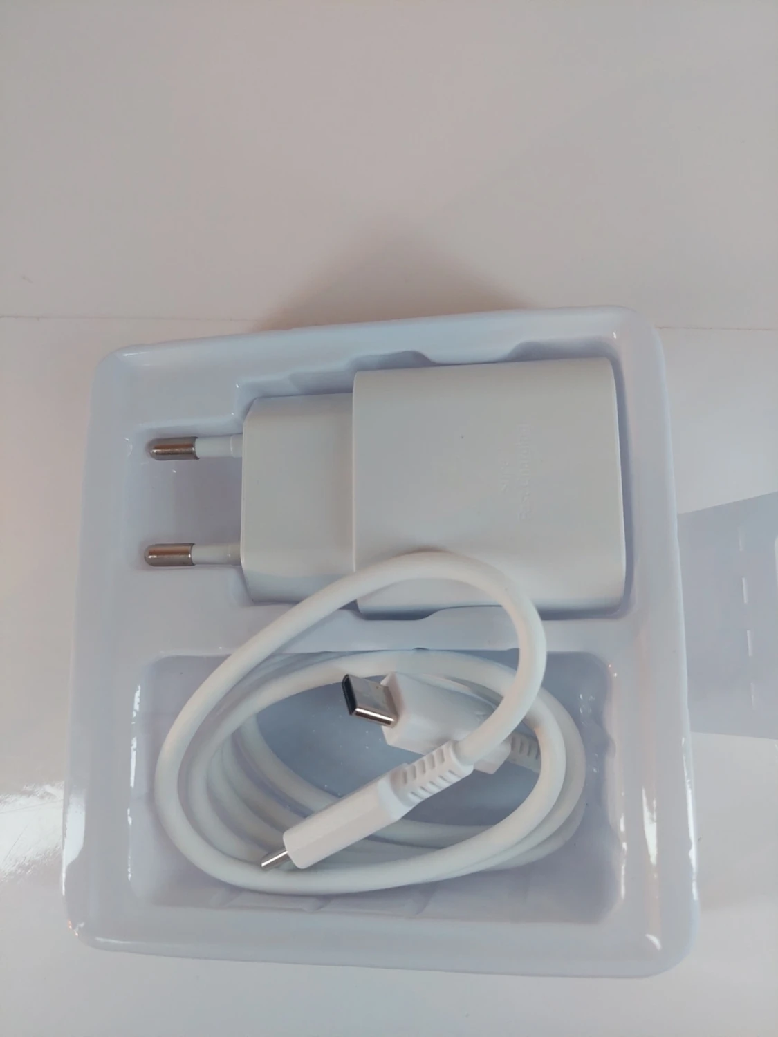 Vit 20W snabbladdare USB & USB-C - 3