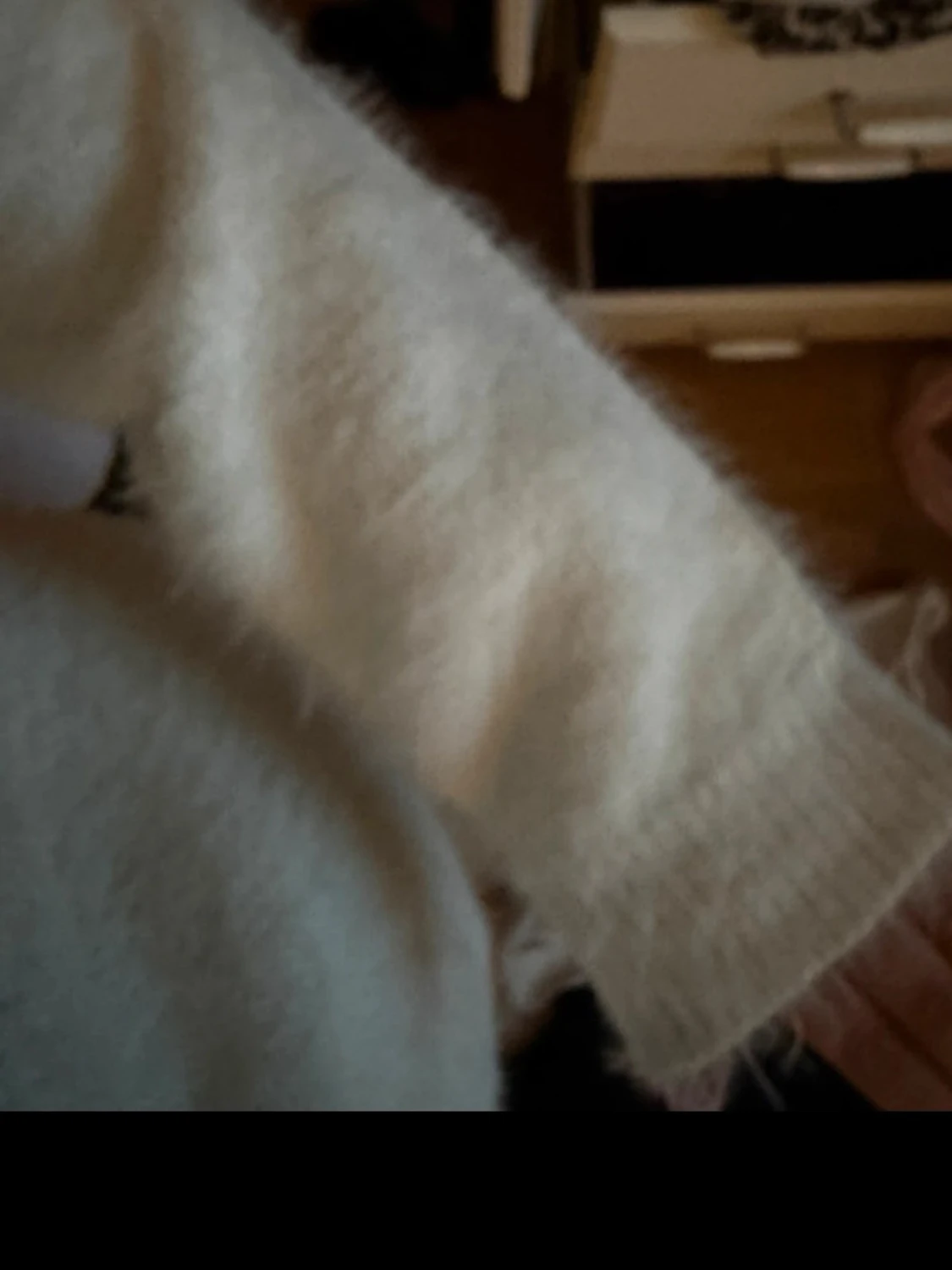 Vit fluffig stickad tröja - 2