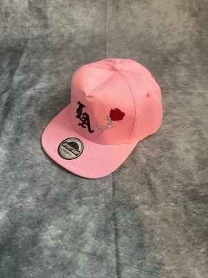 LA keps - Tjenaritz, säljer nu en lite schysstare rosa keps! Kepsen har aldrig använts och är i nytt skick!