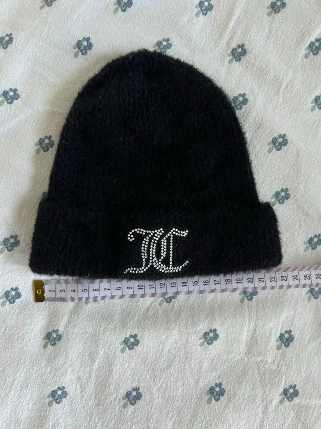 Svart fluffig mössa från Juicy Couture - 3