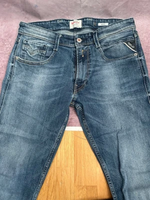 Replay anbass jeans - Mycket fint skick | Size 31/32 | fraktar inom 24 timmar | för att köpa klicka ”köp nu” | vid frågor eller funderingar är det bara att skicka ett meddelande | följare får bättre rabatter🙌
