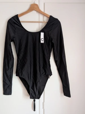 Cubus Svart baddräkt i ett stycke Storlek M - Svart baddräkt i ett stycke 