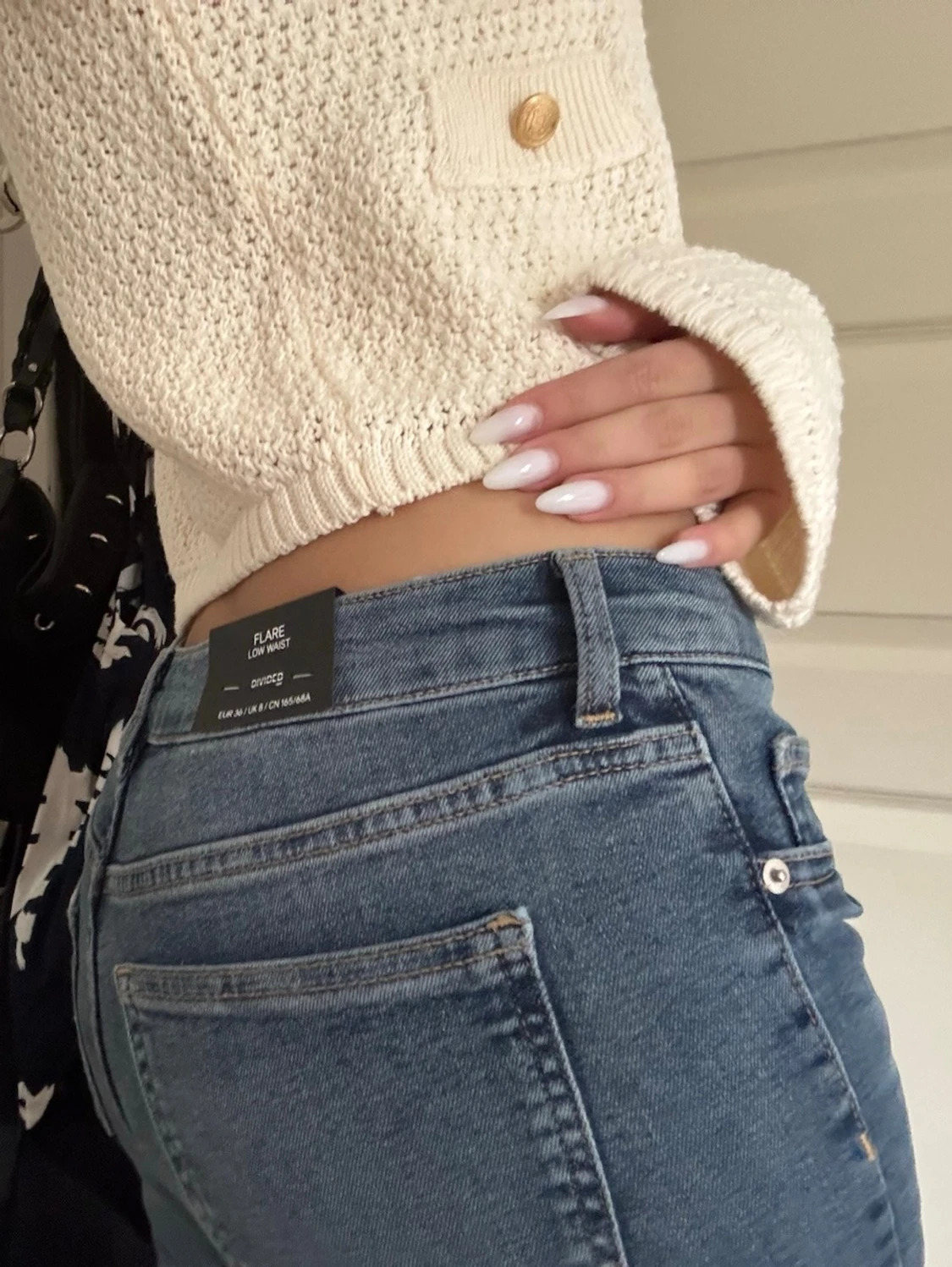 Blå bootcut jeans med tvättade detaljer - 2