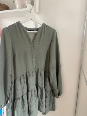 Klänning  - Grön enkel men söt klänning från Kappahl 