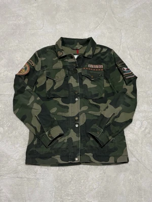 Abercrombie & Fitch overshirt - Militär grön overshirt från A&F, mycket bra skick✅