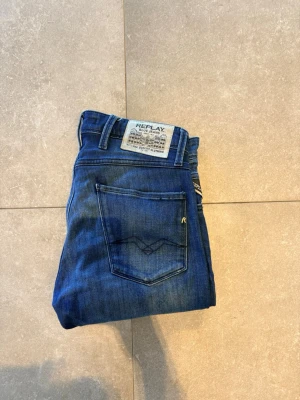 Replay anbass - Tjena, säljer nu dessa riktigt snygga Replay anbass i Stl W30 L32. Dom är i riktigt bra skick. Nypris 1600✅Vid minsta funderingar så är det bara att höra av sig//Allt gott