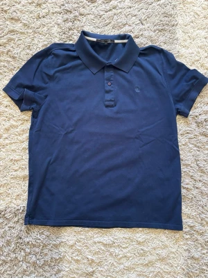 Tiger of Sweden piké - Säljer denna Piké från Tiger of Sweden, sjukt fräsch inför kommande väder!😁  Vid mått och övriga fragor hör av er!  Storlek: XL  Kondition: 8/10   Fraktar samma dag eller dagen efter🙃✅  swag rap streetwear baggy vintage skate hiphop y2k affliction archive underground avant garde japan style OG 2000s flared washed affliction jeans drip oldmoney denim