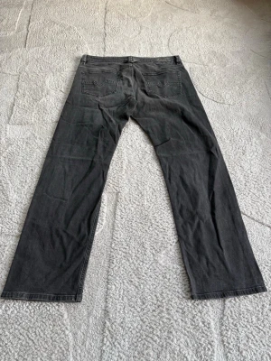 Diesel jeans - Vintage Diesel jeans  Model : Larkee Måtten finns på sista bilden:) Öppen för pris förslag och frågor🤩!