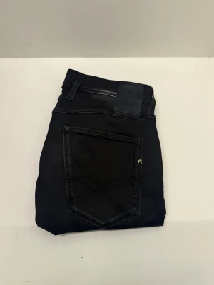 Replay Anbass jeans - Säljer nu dessa feta Replay Anbass jeans, skriv för fler bilder/frågor😊